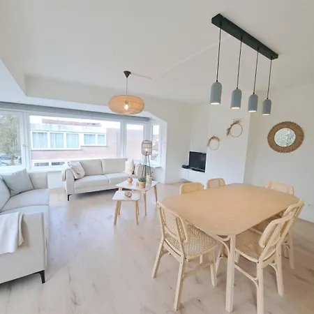 Ruim En Lichtrijk Met 3 Slk * Oostduinkerke